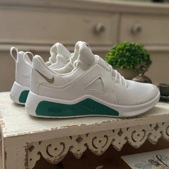 Nike Air Max Bella TR5 Sneakers - Picture 8 of 12